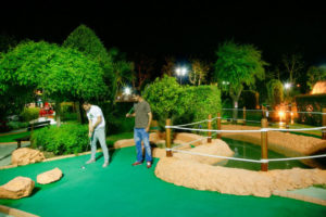 Minigolf notturno all'indiana golf Riccione